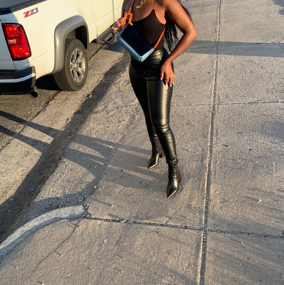 Handbags - Picture 1 of 3